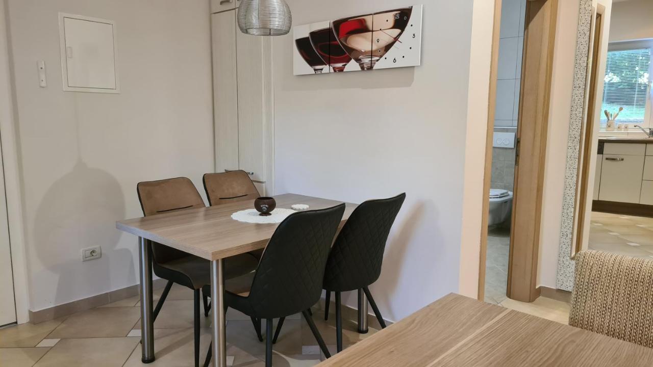 Villa Amalia Apartments Malinska Eksteriør bilde